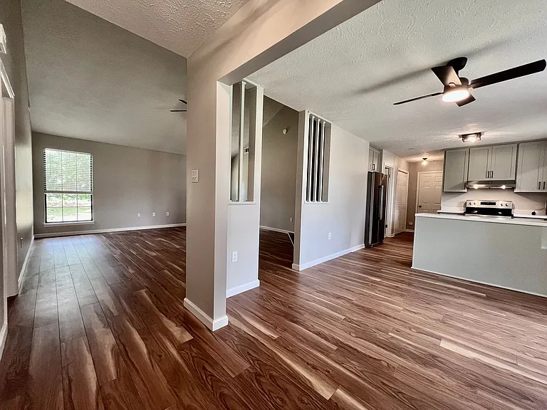 409 Oak St — Photo 3