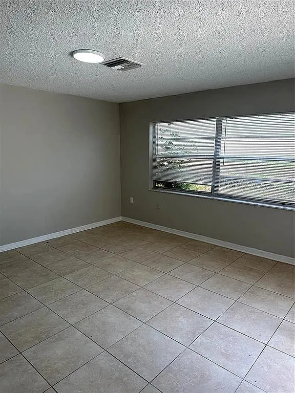 3 bed, 2.0 bath, 1575 sqft, $2,645 — Photo 4
