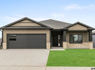 441 105th St, Lincoln, NE 68527