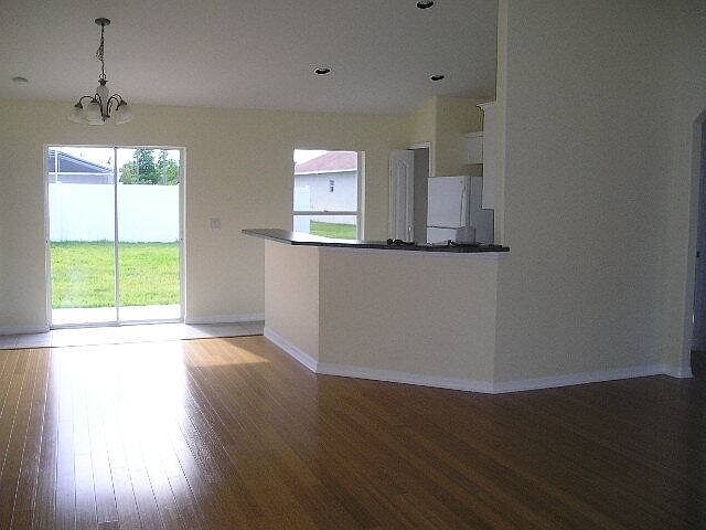 1st image of 9 Lytton Ln