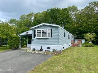 25 Country Rd, Hinsdale, MA 01235