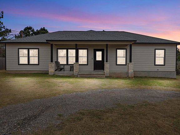 4th image of 207 Cardinal Loop