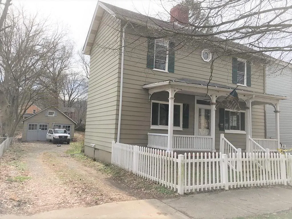 268 Bank St photo 1