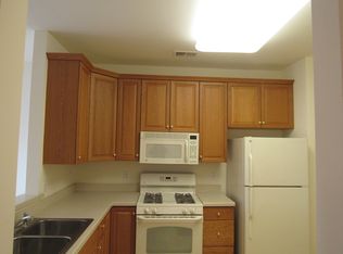 5020 Brookfield Glen Dr, Belvidere, NJ 07823