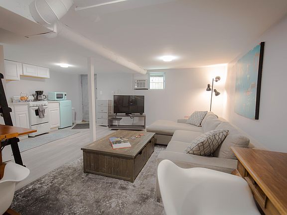 3rd image of 3138 W Wabansia Ave #B