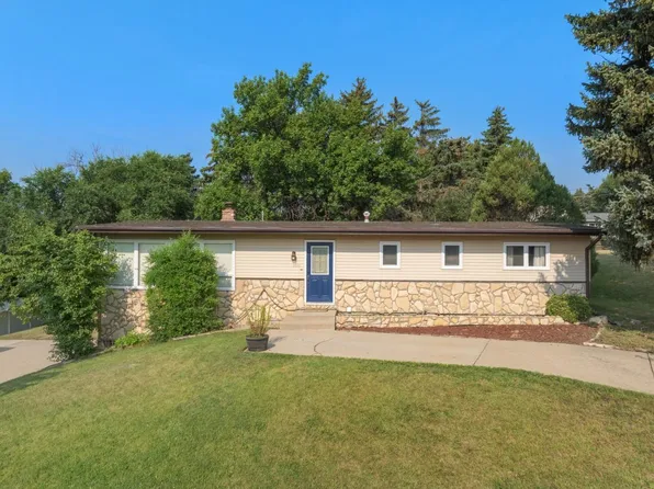 1011 Harrison Dr, Minot, ND 58703