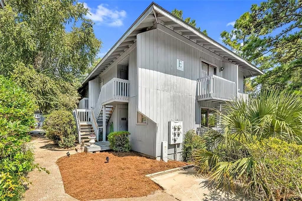 117 Golf Ter — Lake Forest Yacht & Country Club