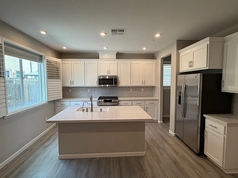 700 Apricot Cir — Photo 2