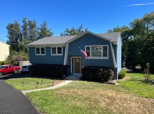 31 Knoll Rd, Sparta, NJ 07871