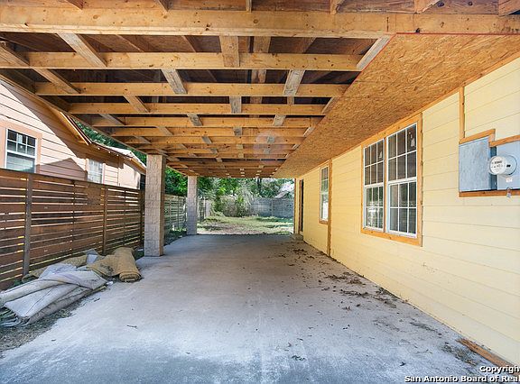 5th image of 1117 North Ctr