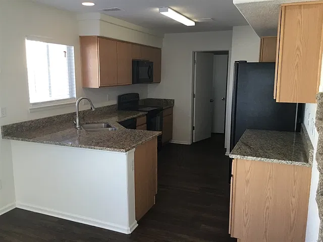 4 bed, 2.5 bath, 1845 sqft, $2,890 — Photo 2
