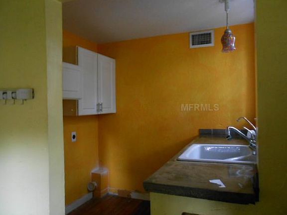 2nd image of 1046 Lexington St