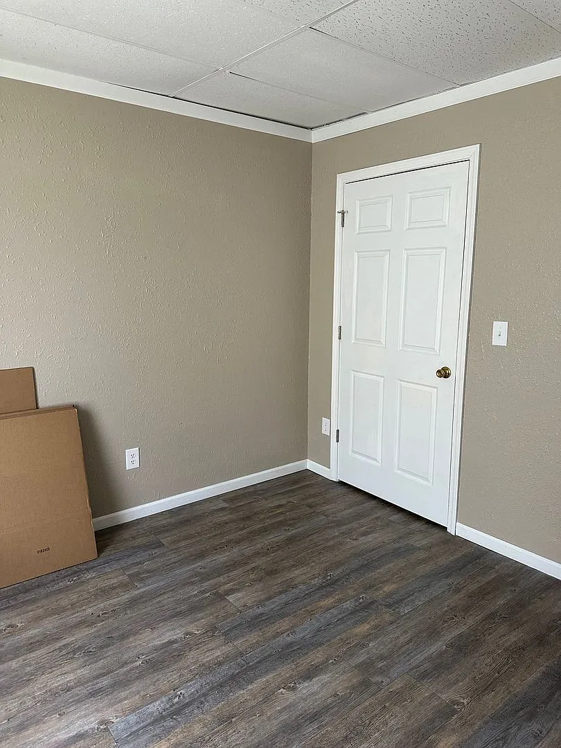 5 Bedroom 2 Bathroom — Photo 3