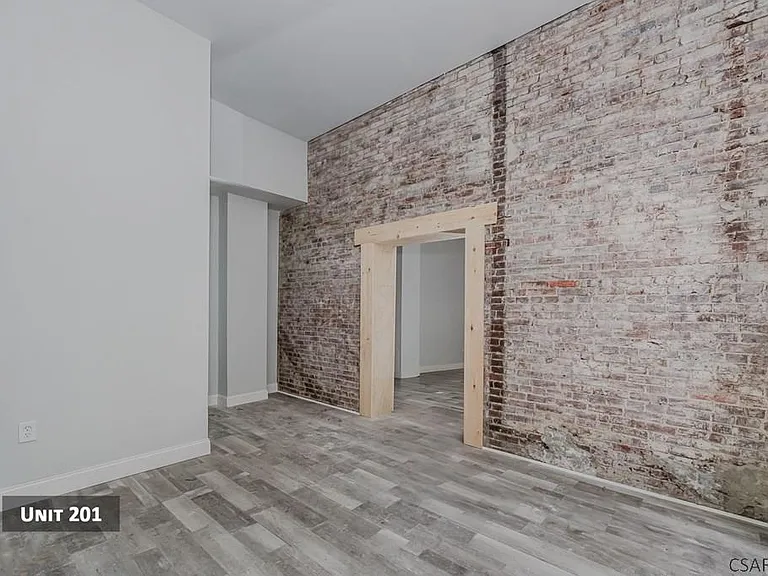 500 Main St #201 — Photo 5