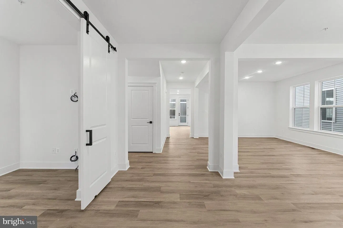 5 bed, 3918 sqft, $4,500 — Photo 3