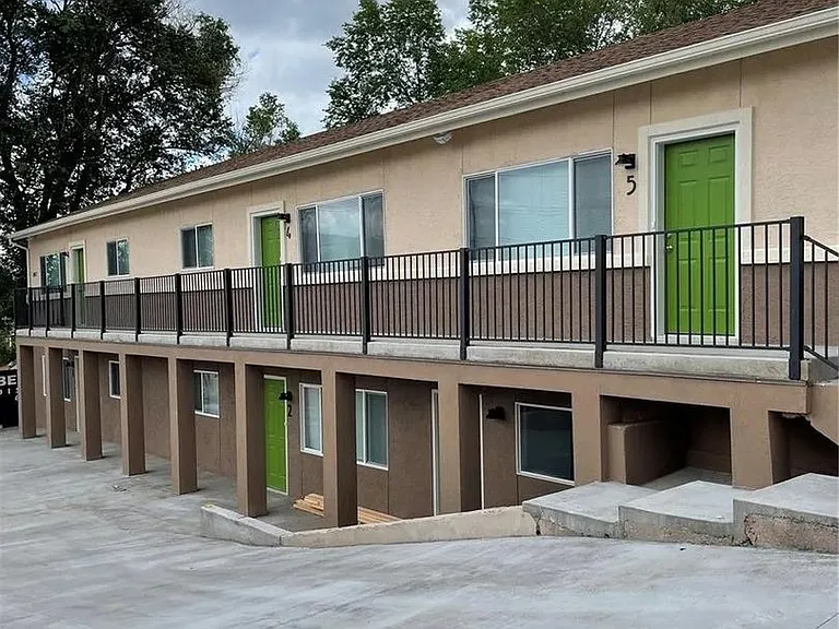 107 W Motor Way — Photo 1