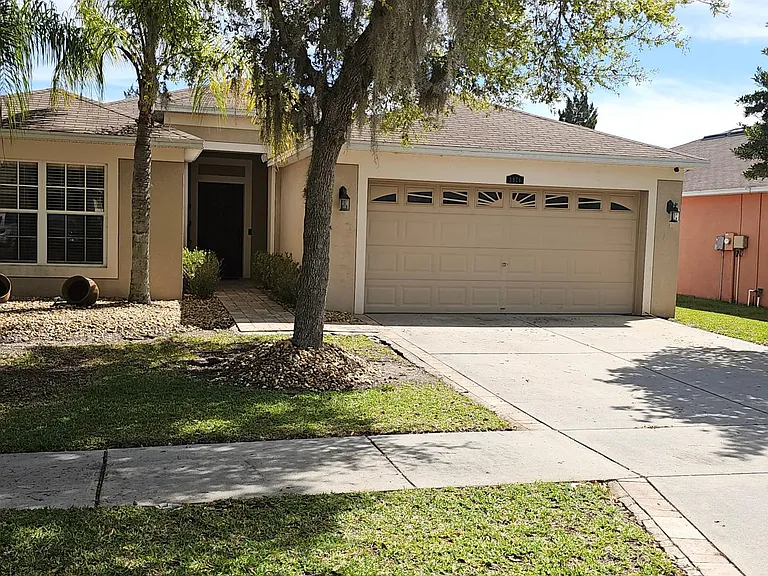 3926 Constantine Loop — Photo 10