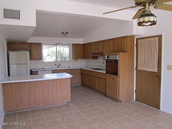 2nd image of 7402 N La Canada Dr