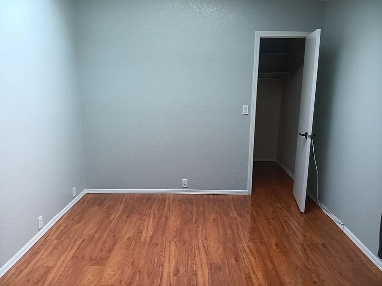 10404 Griffith Park Dr NE — Photo 16