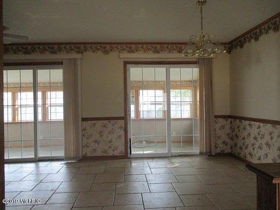 4th image of 218 Collier Ave