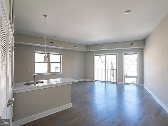 3rd image of 1607 Catharine St APT 3G
