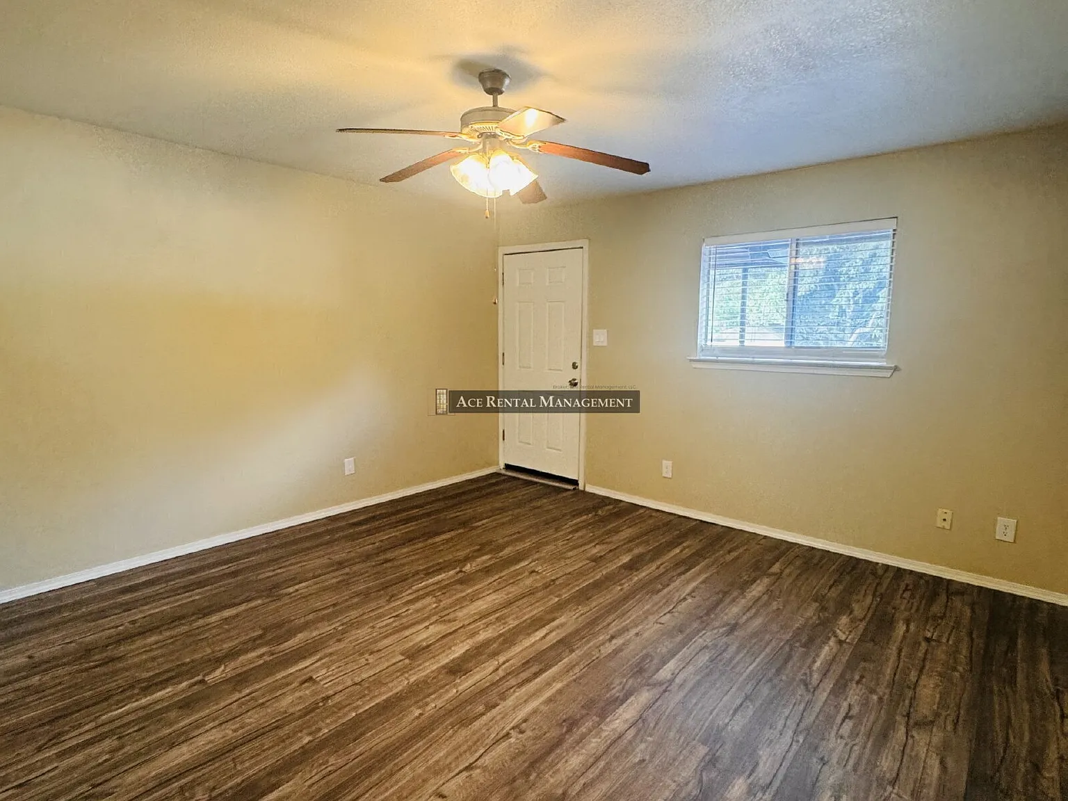 Coming Soon 1 Bedroom | 1 Bathroom Upstairs Apartment Home located at 5500 Whitaker #G, Groves, TX. — Photo 4