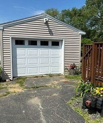 4th image of 61 Allengate Ave