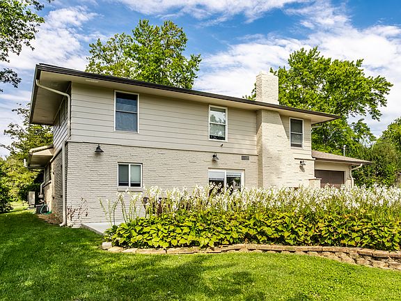 2nd image of 5847 Gloucester Cir