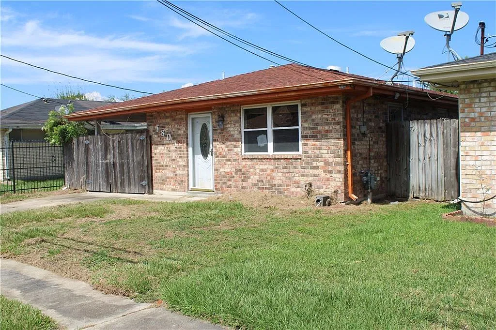 3 bed, 1300 sqft, $1,500 — Photo 1