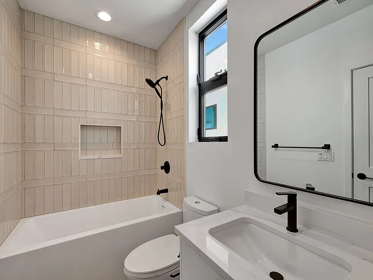 109 Daisy Ave #4 — Photo 49