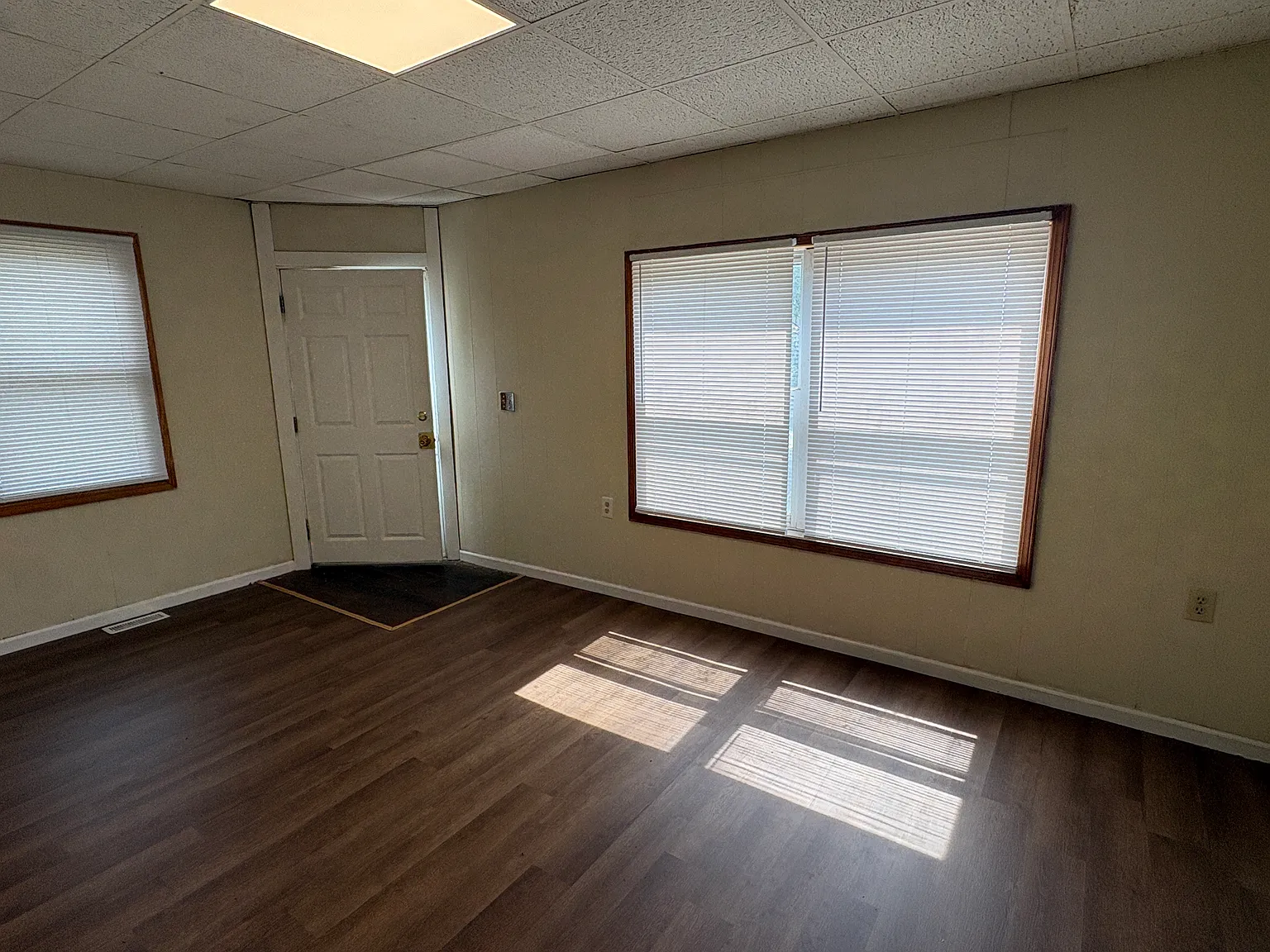 2 bed, 1.5 bath, 700 sqft, $1,100 — Photo 3
