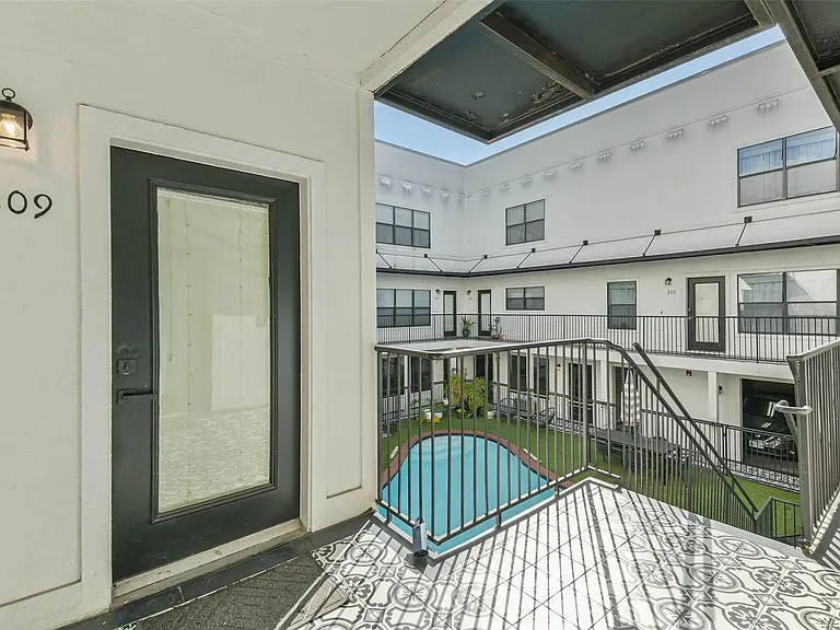 17 Waugh Dr #209 — Photo 4