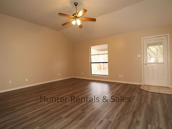 5th image of 406 W Blancas Dr