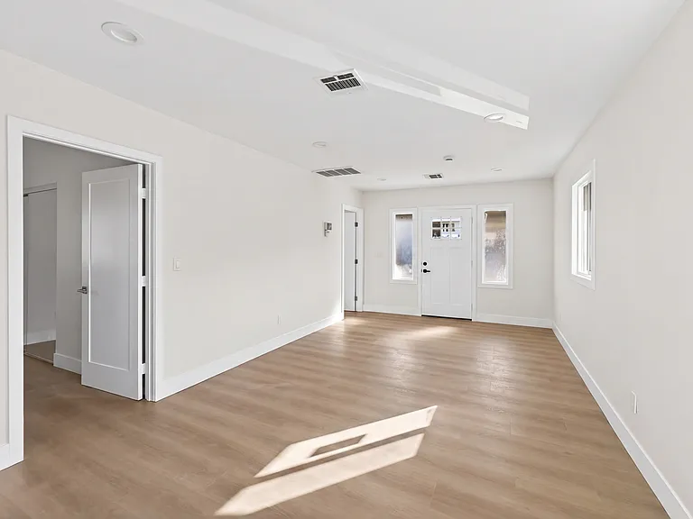 824 Aragon Ave — Photo 7