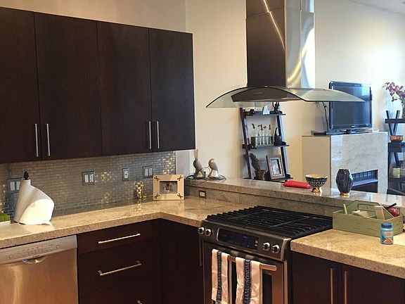 3rd image of 932 W Diversey Pkwy APT 3