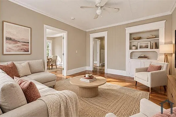 4 bed, $2,450 — Photo 1