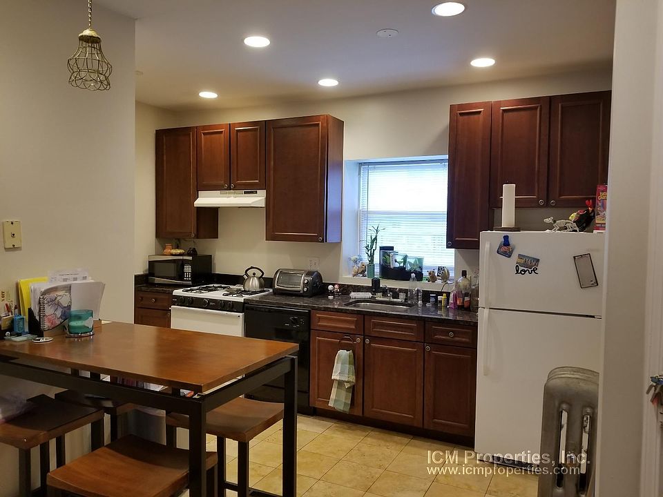 1st image of 3924 N Pine Grove Ave #2B