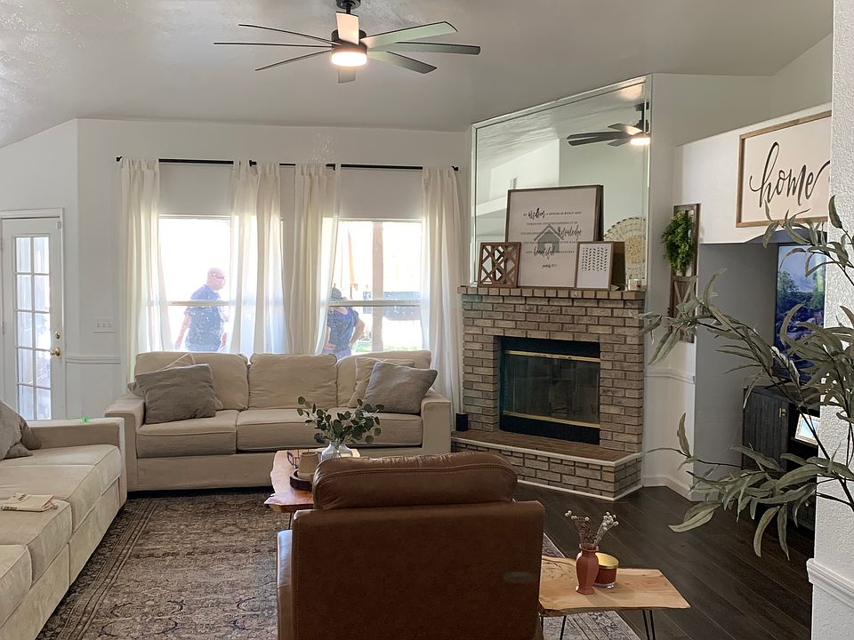 2nd image of 5886 W Menlo Ave