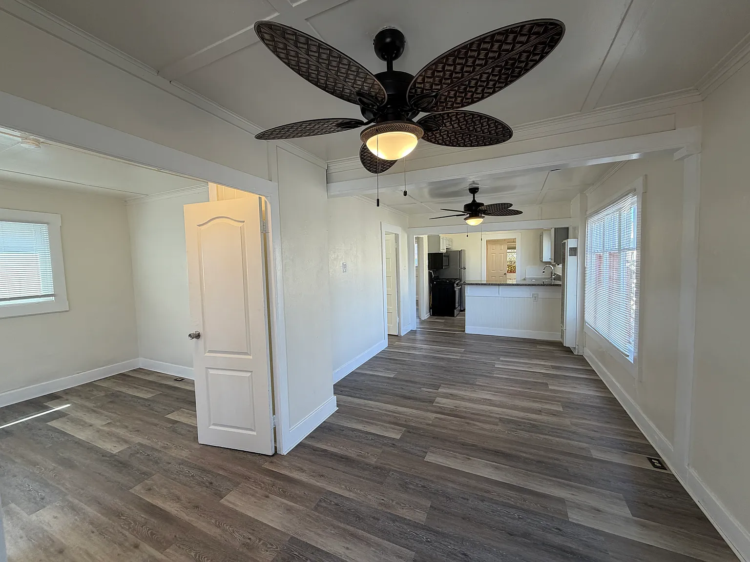 3 bed, 760 sqft, $3,895 — Photo 2