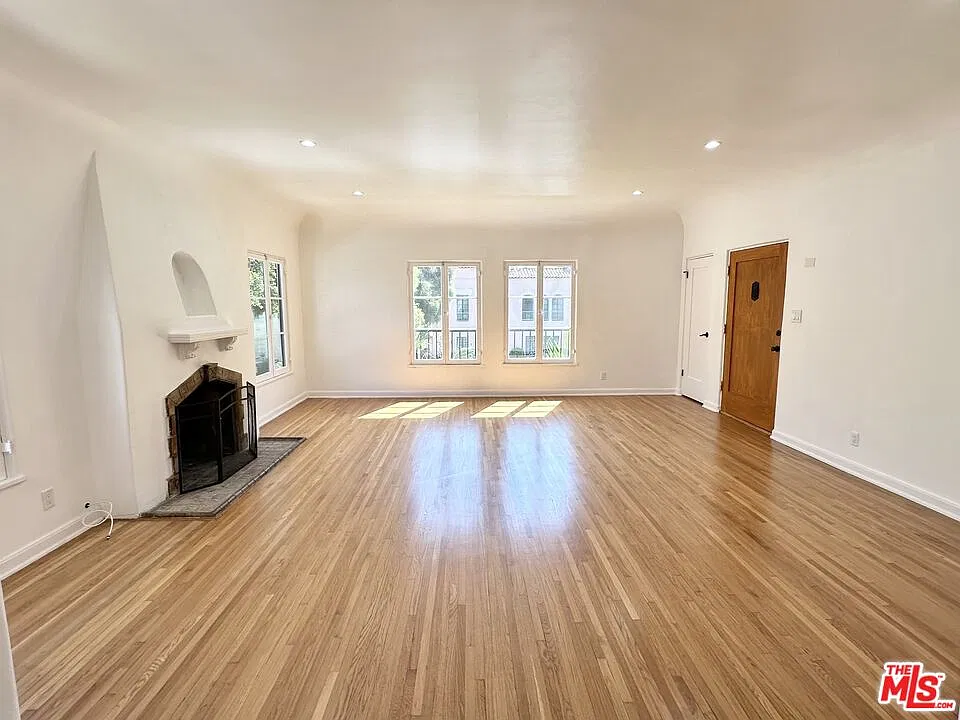 3 bed, 2.0 bath, 1650 sqft, $4,995 — Photo 2