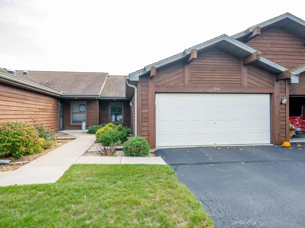 806 E River Dr, Omro, WI 54963