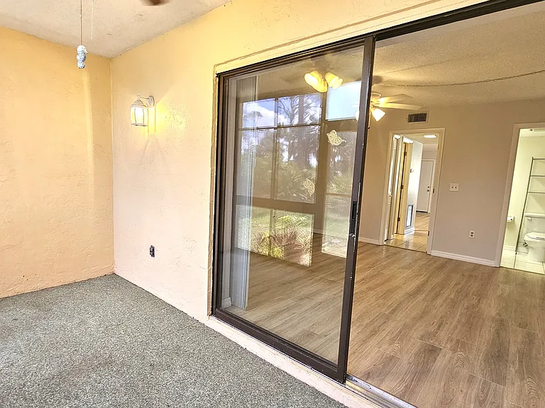 Enclosed lanai