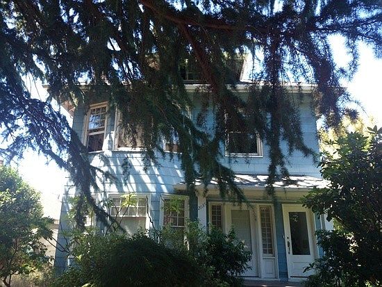 2nd image of 2037 Yale Ave E