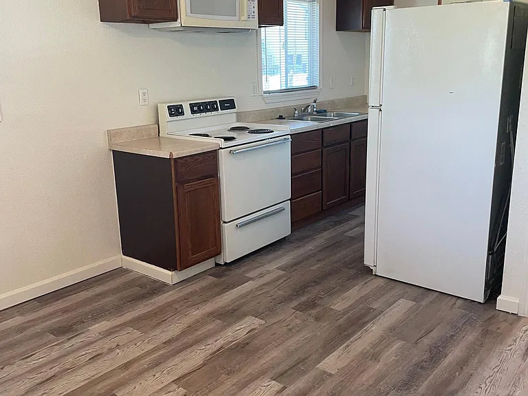 3486 Lakeshore Blvd #1 — Photo 7