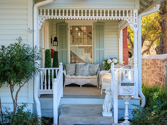 2nd image of 119 W San Antonio St