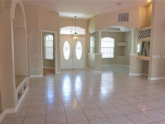 4th image of 442 SE 13th Ct