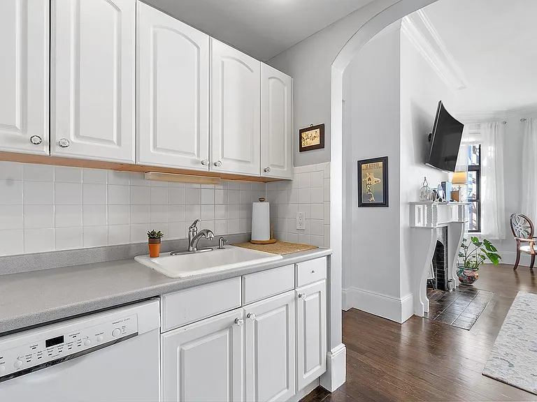 271 Dartmouth St #4H — Photo 14