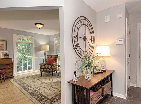 4th image of 830 Mandrake Dr