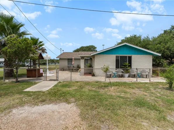 627 S Fuqua St, Rockport, TX 78382