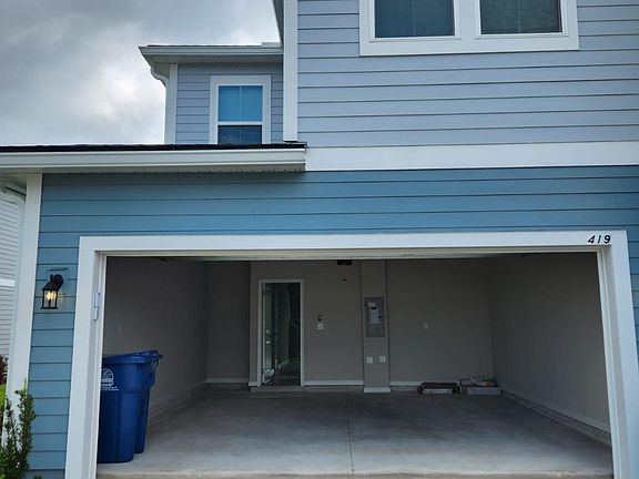 3rd image of 419 Brandon Lakes Dr